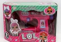 Machine à coudre LOL Surprise pour enfants avec tissus et accessoires pour créer des vêtements pour poupées.