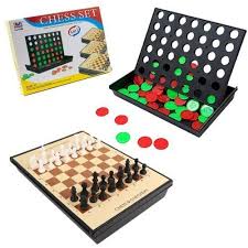 Coffret de jeu 4 en 1 avec échecs, dames, Puissance 4 et tic-tac-toe.