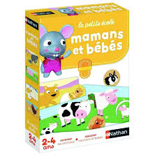 La Petite École Mamans et Bébés : jeu sensoriel avec des éléments tactiles et visuels pour éveiller les bébés et renforcer les liens avec maman.