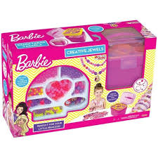 Cette élégante boîte à bijoux est idéale pour les fans de Barbie qui adorent créer et ranger leurs propres bijoux. * Caractéristiques : Design amusant et créatif Boîte spéciale pour ranger les perles Encourage la créativité et la dextérité Thème Barbie Bead Set Non adapté aux enfants de moins de 3 ans. https://etoilejouet.ma/wp-content/uploads/2024/06/boite-a-bijoux-barbie-etoile-jouet.jpg