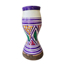 Découvrez l'artisanat marocain authentique avec ces superbes taârija traditionnelles. https://etoilejouet.ma/wp-content/uploads/2024/07/tambour-marocain-en-argile-etoile-jouet.jpg