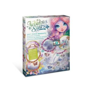 Fabrique 3 paires de bracelets de l'amitié et partage-les avec ta meilleure amie. Vous serez ainsi connectées l'une à l'autre ! Instructions vidéo disponibles en ligne. Contenu du carton 7 couleurs de cordon de soie, 18 breloques, 18 perles, 6 autocollants époxy, 60 anneaux ouverts, 6 fermoirs https://etoilejouet.ma/wp-content/uploads/2024/12/nebulous-stars-bracelets-d-amitie-etoile-jouet.jpg