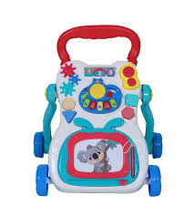 Grâce à ce trotteur solide et stable et à son tableau de dessin, Bébé fait ses premiers pas en toute sécurité. Il découvre les animaux de la ferme, le Téléphone, les couleurs, les formes et des sons amusants tout en s’initiant aux joies de la conduite. Trotteur avec un soleil lumineux, un téléphone-hochet amovible, un piano, des engrenages et des formes à encastrer. Age : 6-36 MOIS https://etoilejouet.ma/wp-content/uploads/2025/02/trotteur-mon-bebe-etoile-jouet.jpg