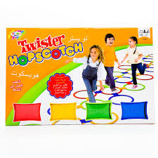 Jeu Twister Hopscotch avec un tapis coloré, où les enfants sautent, se déplacent et jouent en suivant les cases de couleur et les instructions de Twister.