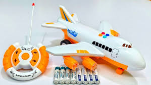 Avion télécommandé AeroBus en vol dans un espace dégagé.