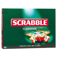 scrabble classique jeu de société avec plateau lettres et chevalets pour jouer en famille