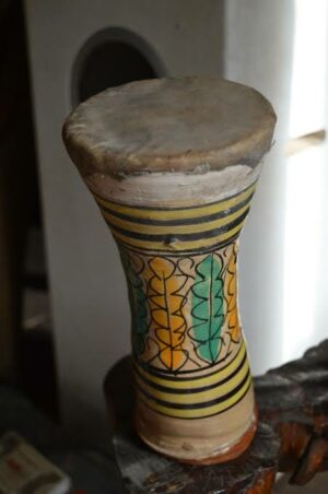 Taarija marocaine grande taille instrument de percussion traditionnel artisanal.