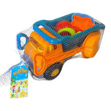 Toy Interesting Beach jouet de plage coloré pour enfants sur le sable au bord de la mer.