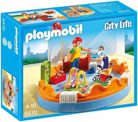 Playmobil 5570 Espace Crèche avec Bébés City Life comprenant une nourrice, trois bébés et des accessoires de crèche.